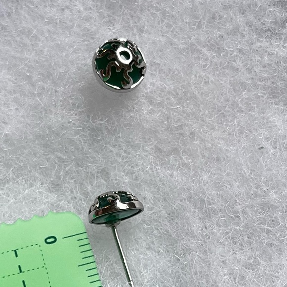 Green oriental studs - Picture 2 of 3